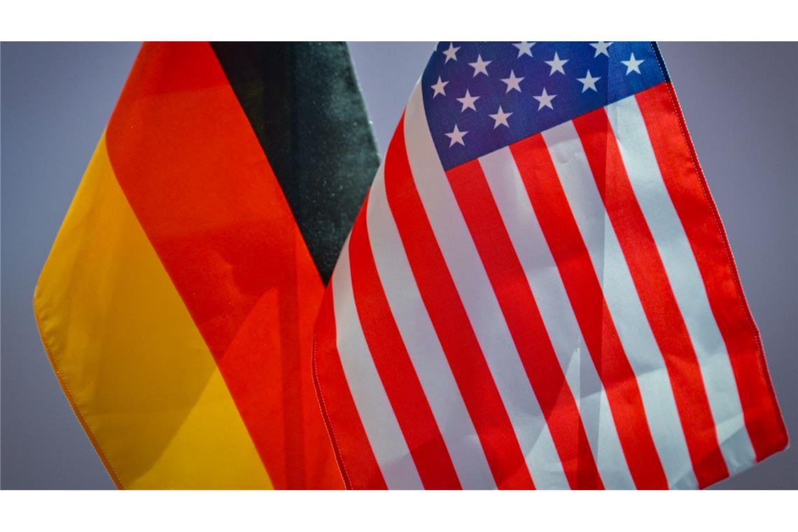 Firmen haben Sorge vor Handelsbarrieren bei Sieg von Trump Die Wirtschaft erwartet den Wahlausgang in den USA mit Spannung.