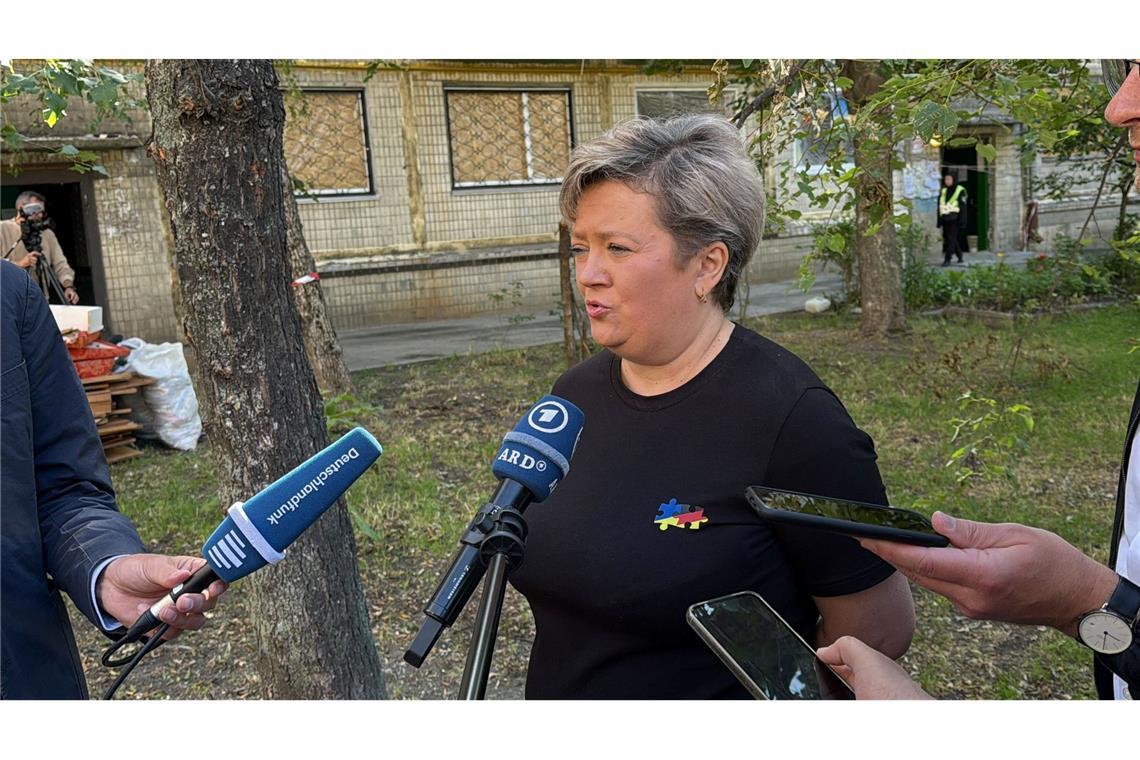 Die Wohnung einer Mitarbeiterin der deutschen Botschaft in Kiew wurde bei den Raketenangriff am 17. Juni durch die Druckwelle beschädigt.