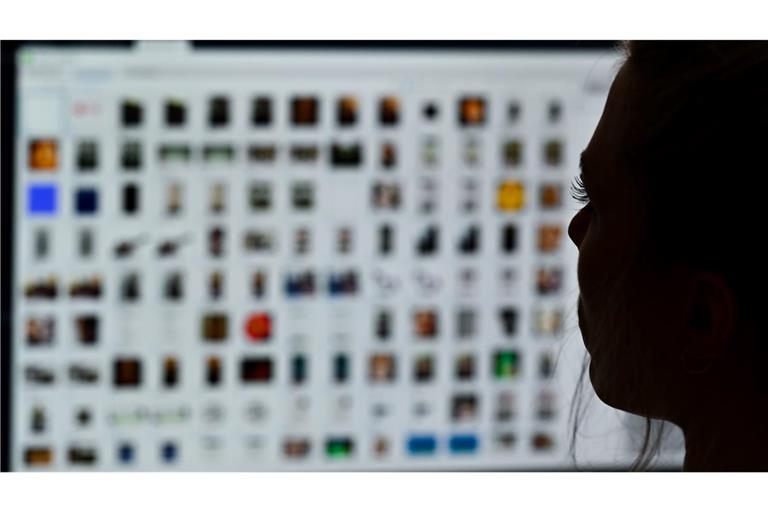 Die Zahl der Beschwerden über kriminelle Inhalte im Internet in Deutschland ist im vergangenen Jahr auf einen neuen Rekordwert gestiegen. (Archivbild)