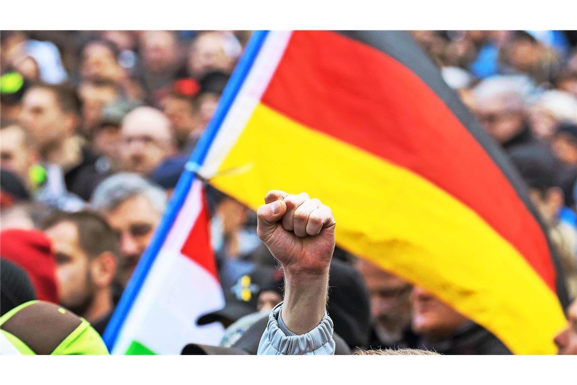 Rechtsextreme Straftaten junger Menschen nehmen stark zu Die Zahl der erfassten rechtsextremen Straftaten von Jugendlichen und jungen Erwachsenen hat in den vergangenen Jahren deutlich zugenommen. (Symbolbild)