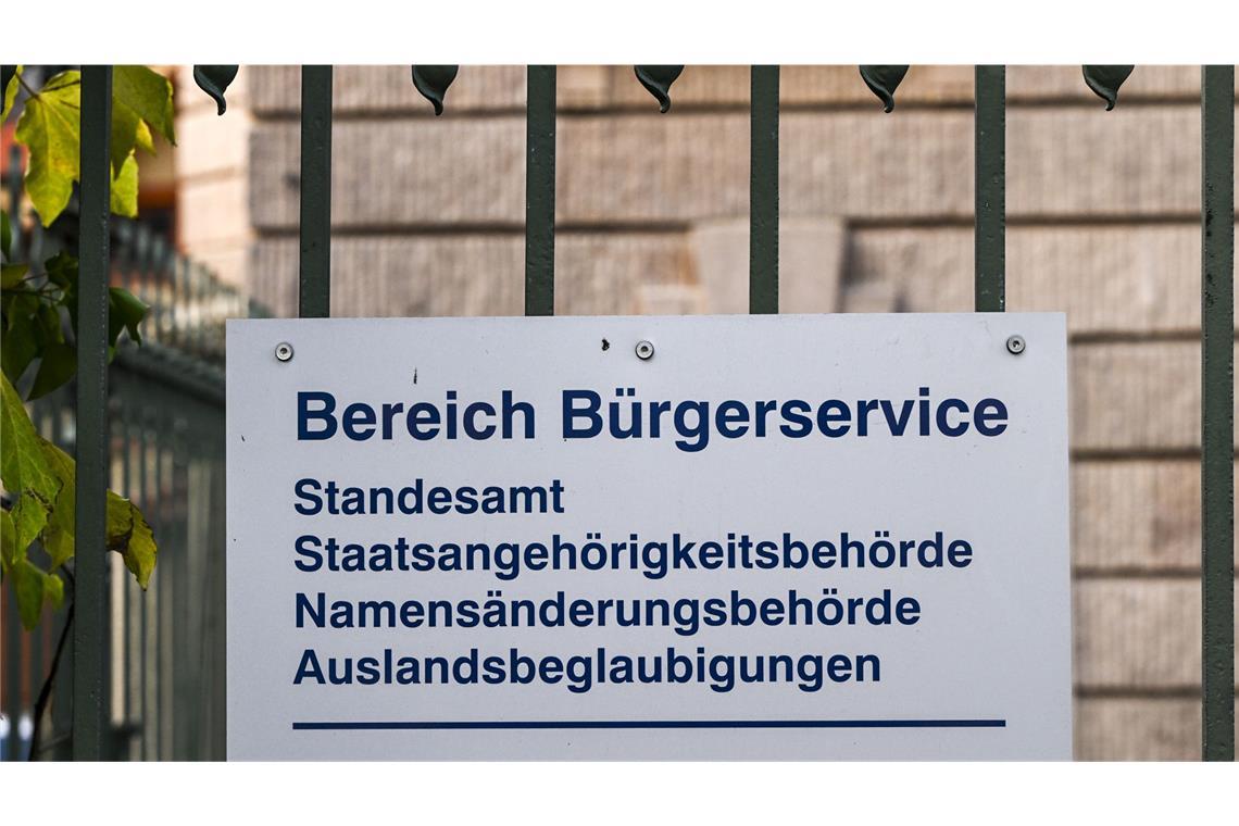 Die Zahl der geänderten Geschlechtseinträge geht wieder deutlich zurück. Kommunen klagen dennoch über Mehrarbeit.