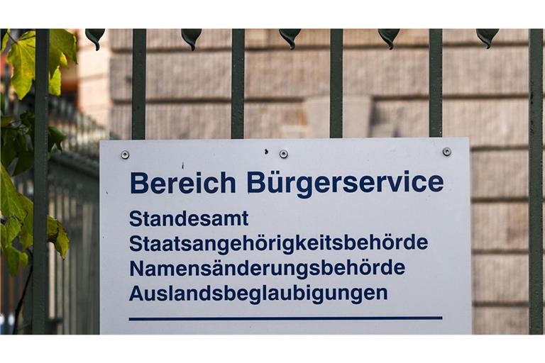 Die Zahl der geänderten Geschlechtseinträge geht wieder deutlich zurück. Kommunen klagen dennoch über Mehrarbeit.