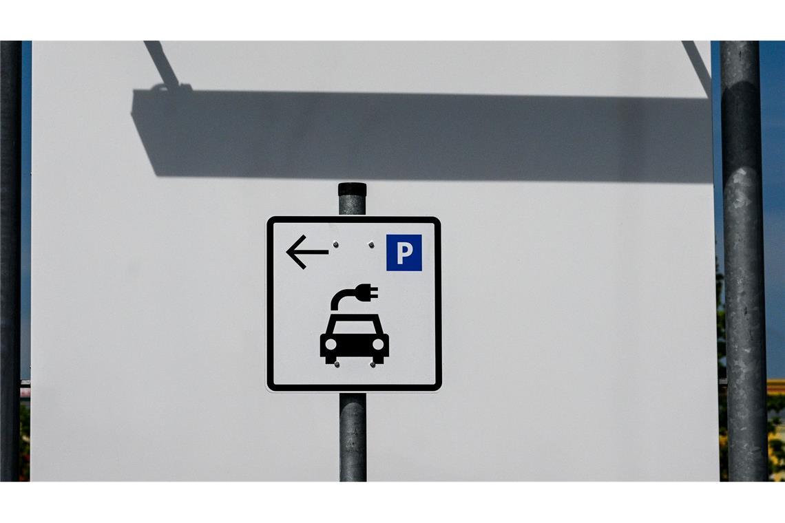 E-Auto-Boom durch Rabatte und Steuervorteile Die Zahl der Neuzulassungen von E-Autos in Deutschland zieht wieder an. (Archivbild)