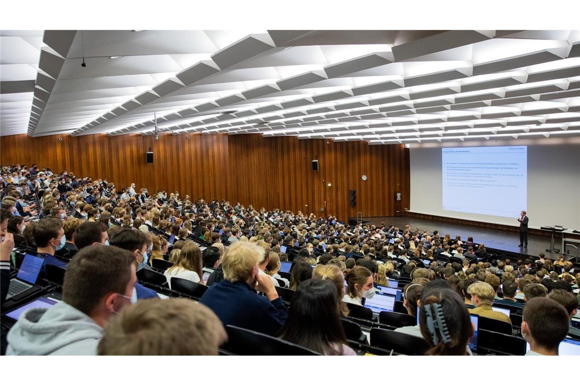 Noch ein Drittel der Hochschulfächer mit Zugangsbeschränkung Die Zahl der Studiengänge ohne Zugangsbeschränkungen steigt in Deutschland weiter an. (Archivbild)