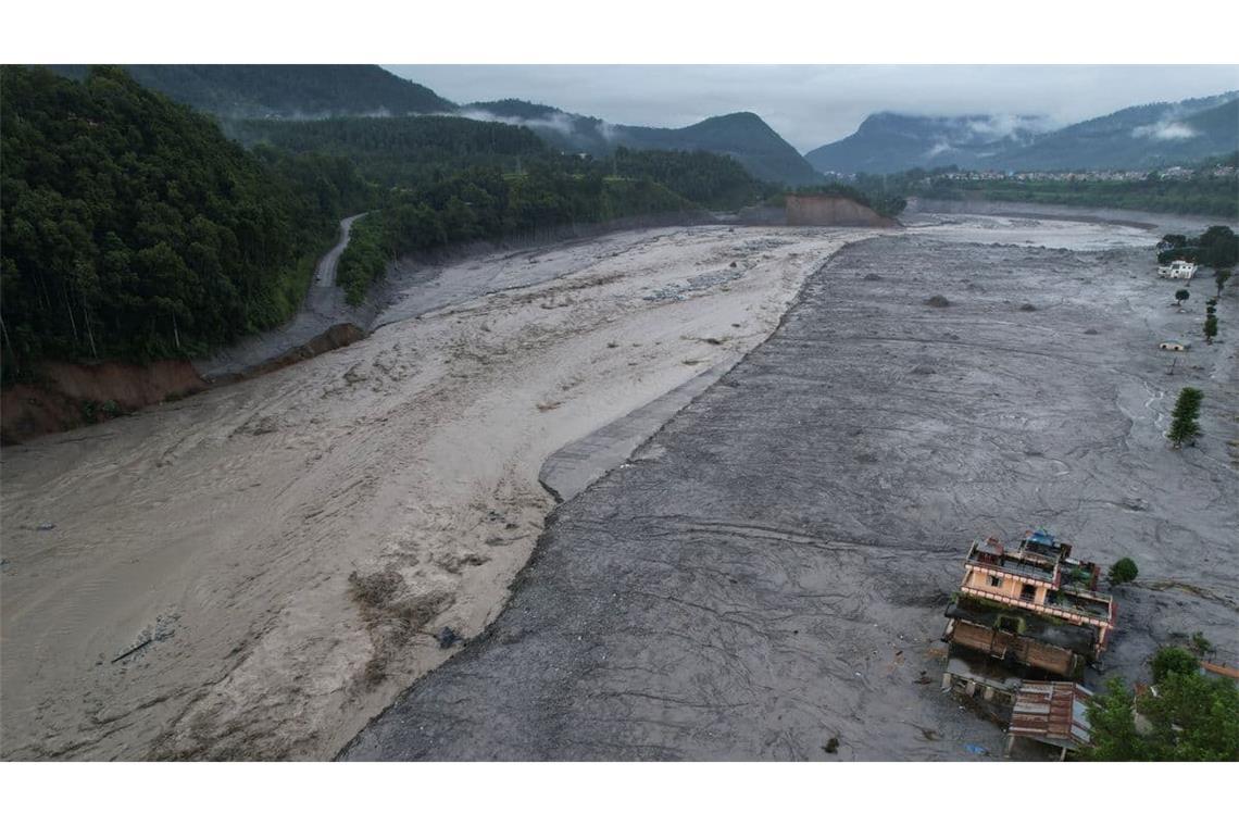 Die Zahl der Sturzflut-Toten in Nepal ist auf mehr als 1000 gestiegen. 