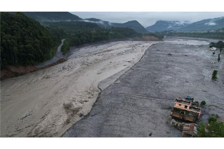 Die Zahl der Sturzflut-Toten in Nepal ist auf mehr als 1000 gestiegen. 
