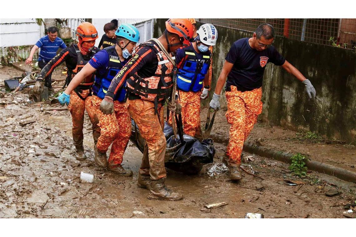 Die Zahl der Toten durch "Kalmaegi" steigt.
