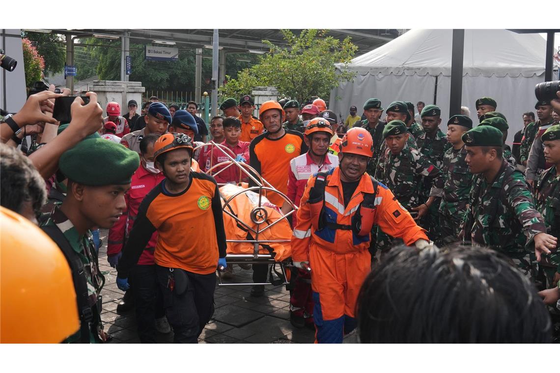 Die Zahl der Toten ist am Tag nach dem Unglück weiter gestiegen.