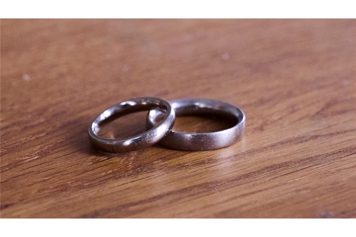 Nur noch die Hälfte aller Erwachsenen ist verheiratet Die Zahl der Verheirateten ging in den vergangenen 30 Jahren stark zurück. (Symbolbild)