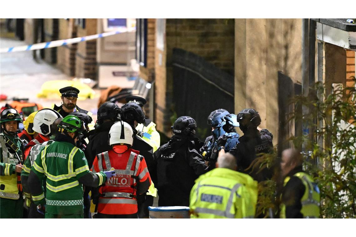 Zwei Verletzte schweben noch in Lebensgefahr Die zahlreichen Einsatzkräfte verhinderten Schlimmeres.