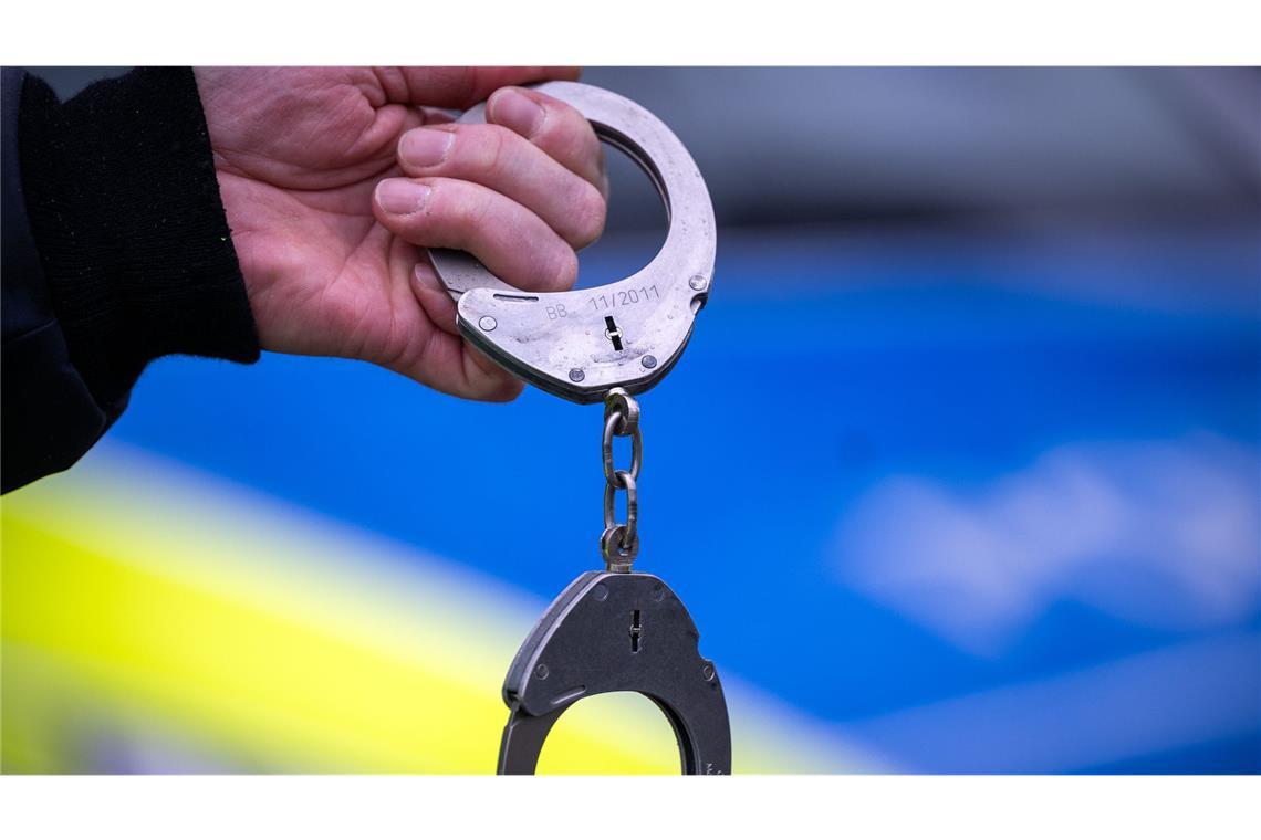 Die zehn Verdächtigen wurden festgenommen. (Symbolbild)