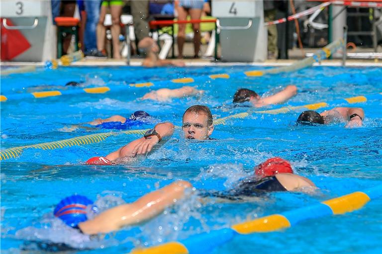 Die zehnte Auflage des Backnanger Citytriathlons beginnt im Freibad. Auf dem Parkplatz davor wird anschließend der Wechsel- und Zielbereich sein. Foto: A. Becher