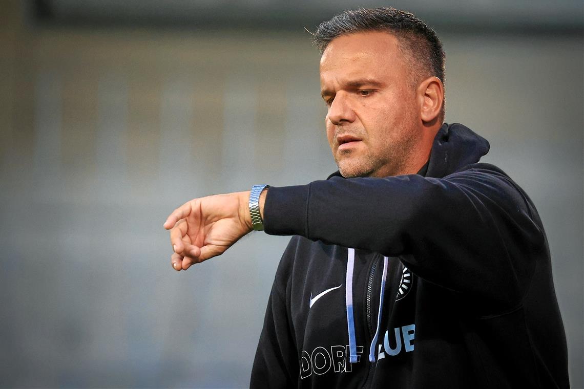 Oberliga-Gipfeltreffen im Fautenhau Die Zeit fürs Topduell zwischen der Elf von Trainer Evangelos Sbonias und den Stuttgarter Kickers ist gekommen. Verfolger Großaspach fordert den großen Titelfavoriten. Foto: Alexander Becher