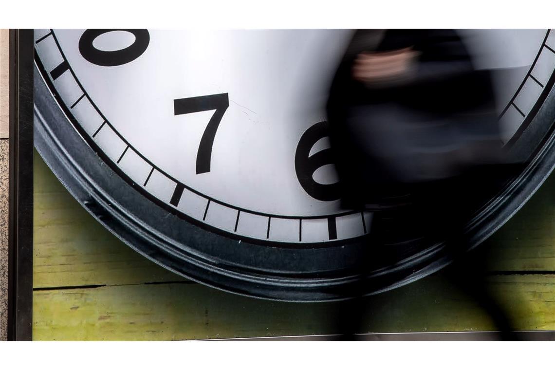 Warum die Zeit gefühlt rast – und wie man sie etwas aufhält Die Zeit kann rennen - oder sich ziehen. (Symbolbild)