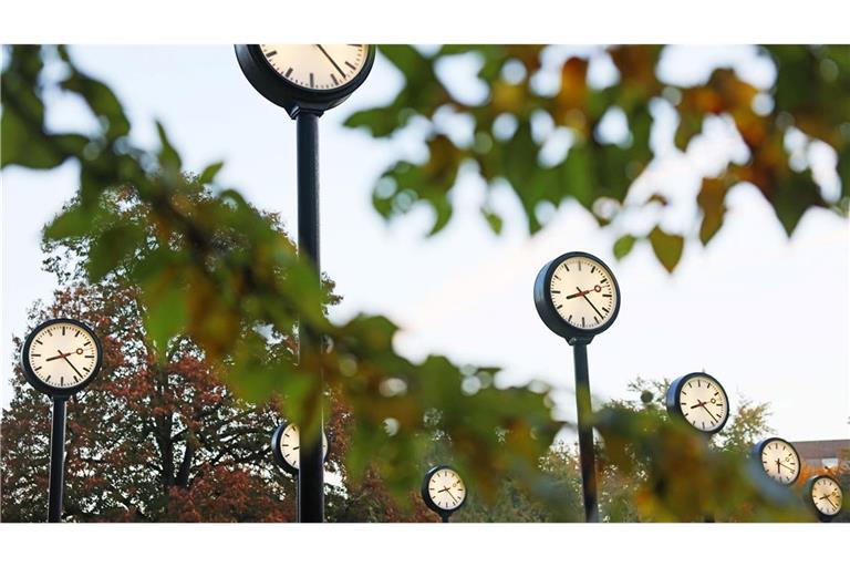 Die Zeitumstellung von Sommer- auf Winterzeit erfolgt 2025 in der Nacht zum 26. Oktober. (Archivbild)