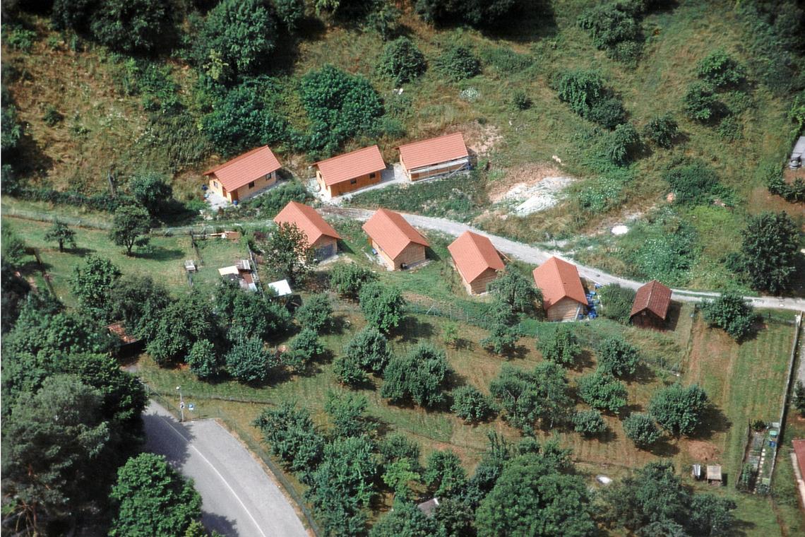 Mission Kleintierzucht Die Zuchtanlage des Vereins, die 2001 bis 2003 mit Parzellen für Geflügel und Kaninchen in der Nähe der Festhalle gebaut wurde.