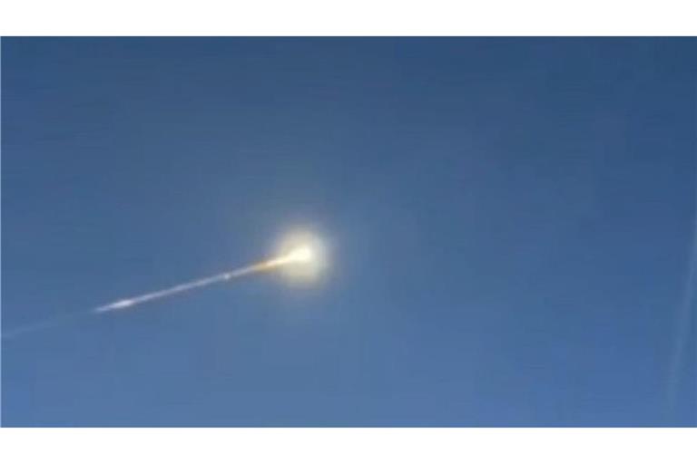 Die zunächst unbekannte Lichterscheinung hielt viele Menschen in weiten Teilen Westdeutschlands am Abend in Atem.