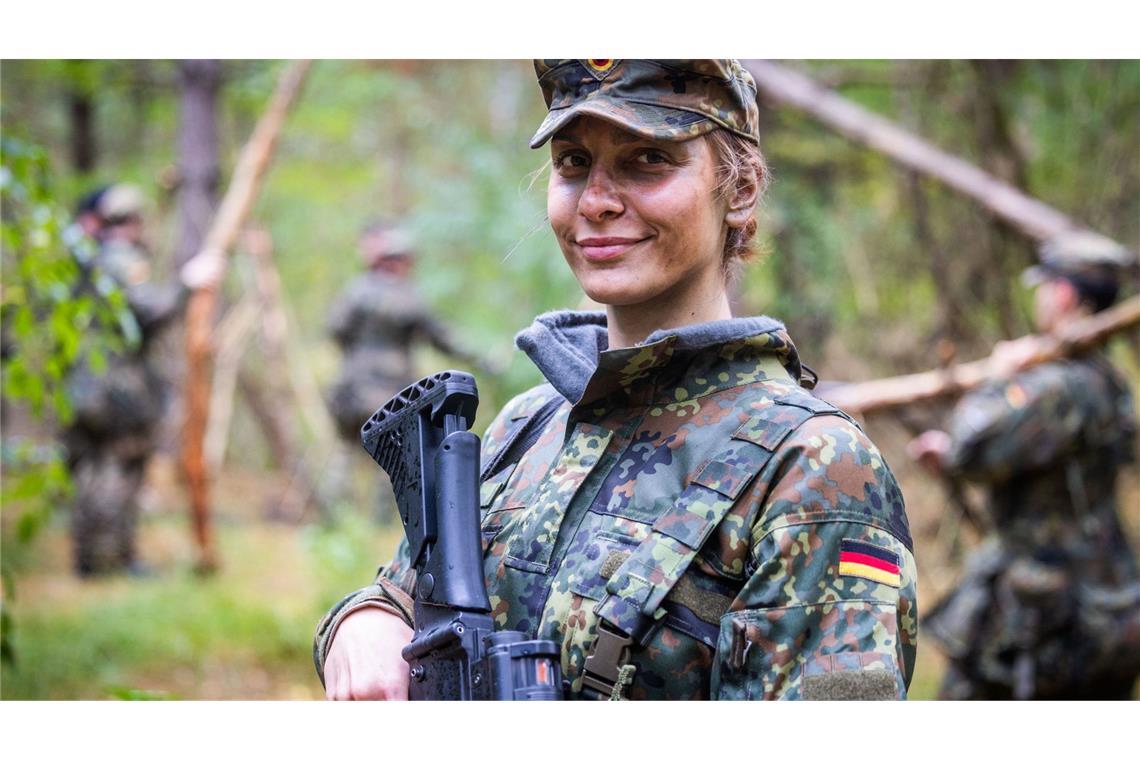 Dienst an der Waffe ist in der Bundeswehr für Frauen schon länger eine Selbstverständlichkeit.