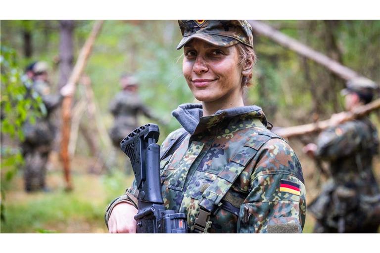 Dienst an der Waffe ist in der Bundeswehr für Frauen schon länger eine Selbstverständlichkeit.