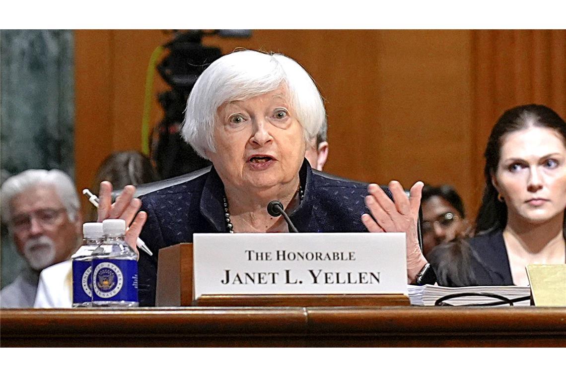 USA gewähren Ukraine 20 Milliarden-Dollar-Darlehen Diese Mittel „werden die Ukraine bei der Verteidigung ihres Landes entscheidend unterstützen“, hieß es in einer veröffentlichten Erklärung von US-Finanzministerin Janet Yellen.
