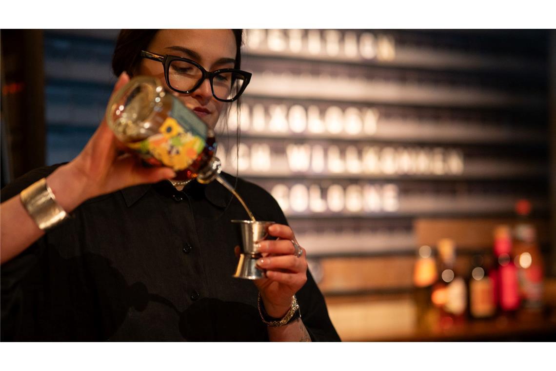 Diese Nachricht ist nicht aus den 80ern: Clara Schoper (24) aus der Münchner "Zephyr Bar" hat mit "Rum-Cola" einen Cocktailwettbewerb gewonnen. (Handoutbild)