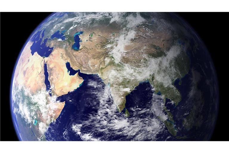 Diese Nasa-Aufnahme zeigt die östliche Hemisphäre der Erdkugel. Die Menschen verbrauchen zu viel von der Erde, sagen Umweltschützer.