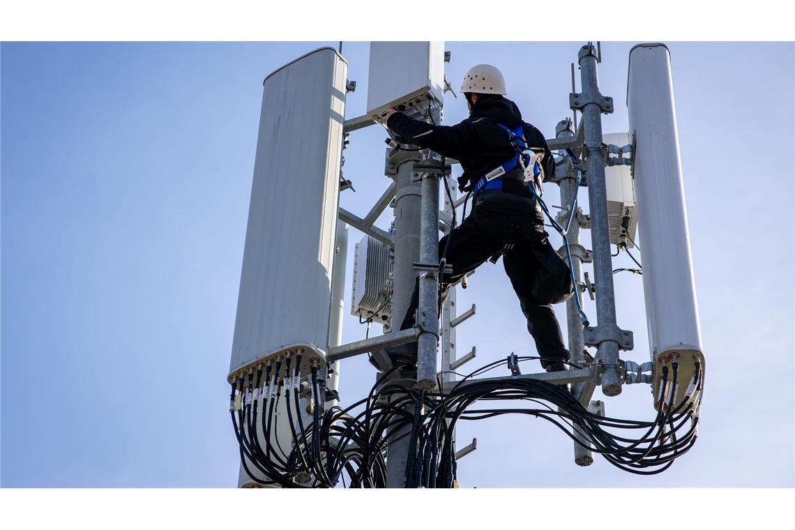Deutschlands Handynetze müssen besser werden Diese Telekom-Antennen funken schon, anderswo ist die Handynetz-Abdeckung der Telekommunikationsanbieter bislang nicht so gut wie erwünscht. (Archivbild)