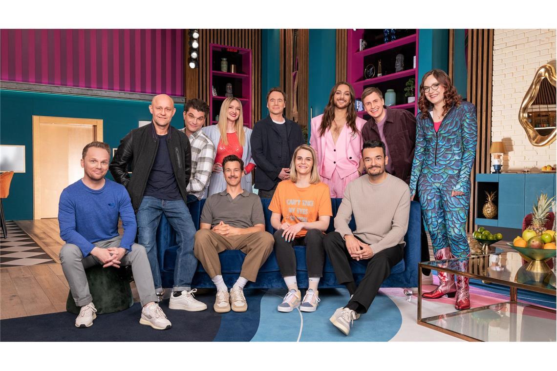 Diese Promis sind in der neuen Staffel dabei Diese zehn Promis versuchen sich gegenseitig zum Lachen zu bringen.