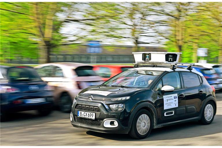 Dieser Citroën C3 kurvt derzeit durch die Parkplätze an der Uni Hohenheim. Bis Juli wird dort der Einsatz von Scan-Fahrzeugen zur Verkehrskontrolle getestet.