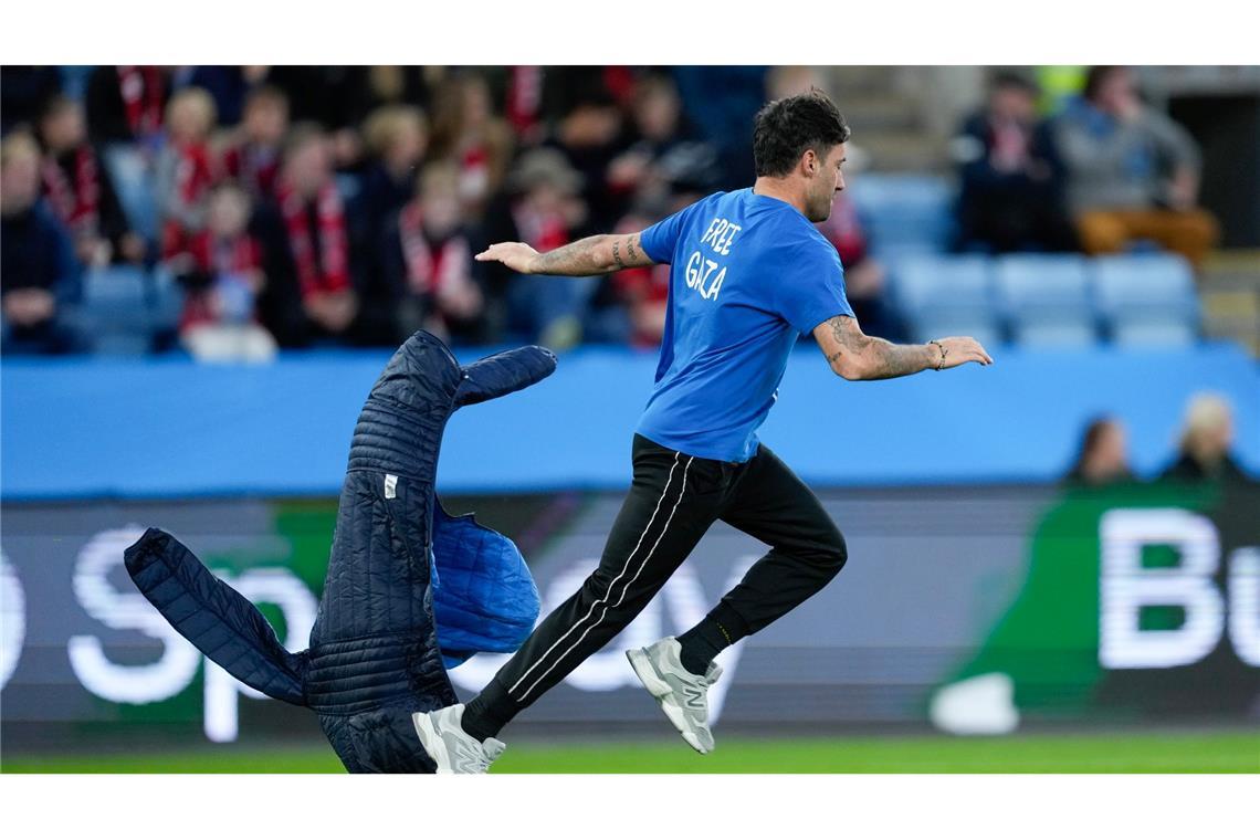 Held Haaland trotzt Israel-Brisanz: Norwegen ist auf WM-Kurs Dieser Mann sorgte für eine kurze Spielunterbrechung.