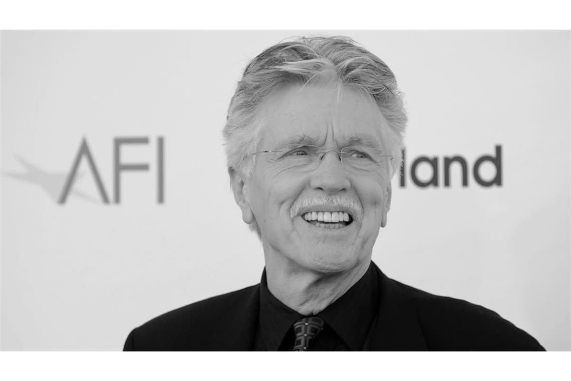 Dieses Archivfoto vom 7. Juni 2012 zeigt Tom Skerritt bei der Verleihung des AFI Life Achievement Award zu Ehren von Shirley MacLaine in Culver City, Kalifornien. (zu dpa: ««Top Gun»-Darsteller Tom Skerritt mit 93 Jahren gestorben»)