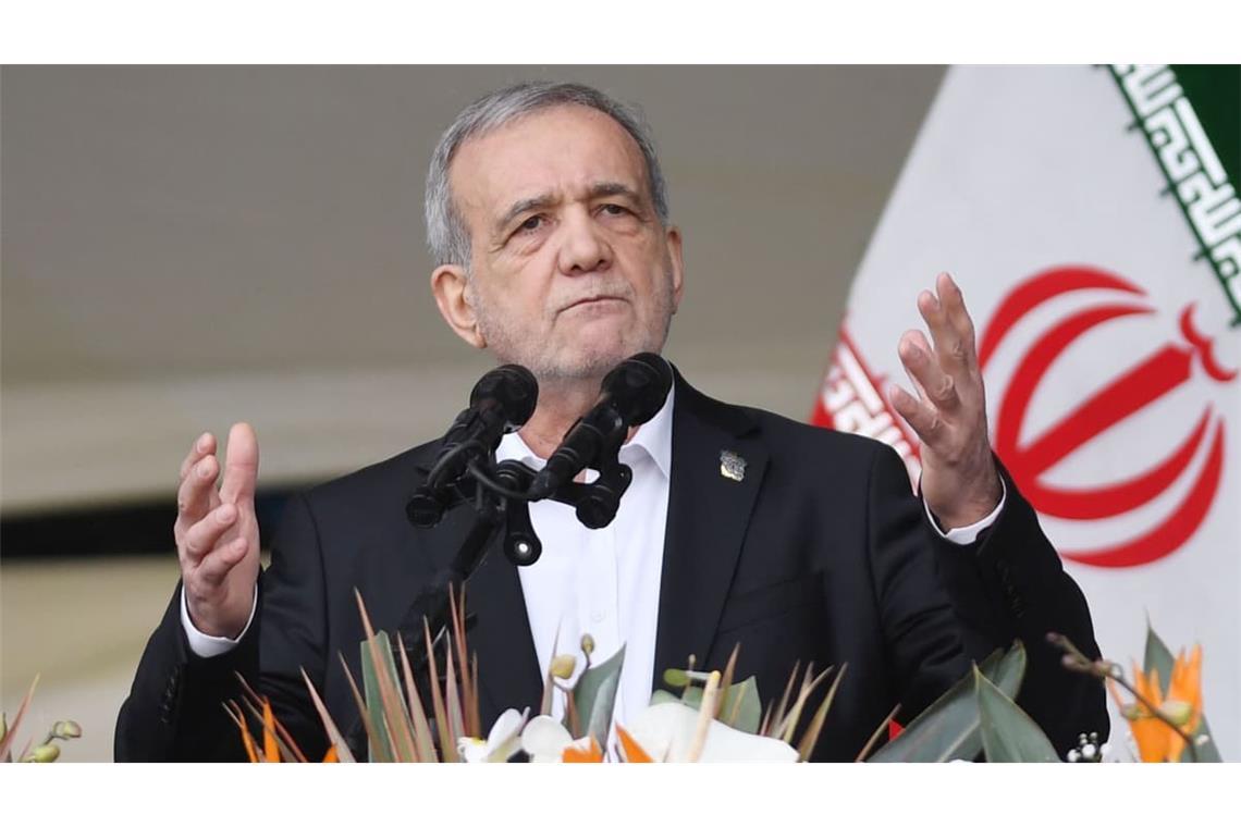 Dieses Archivfoto zeigt den iranischen Präsidenten Massud Peseschkian bei einer Rede in Teheran, Iran, am 11. Februar 2026.