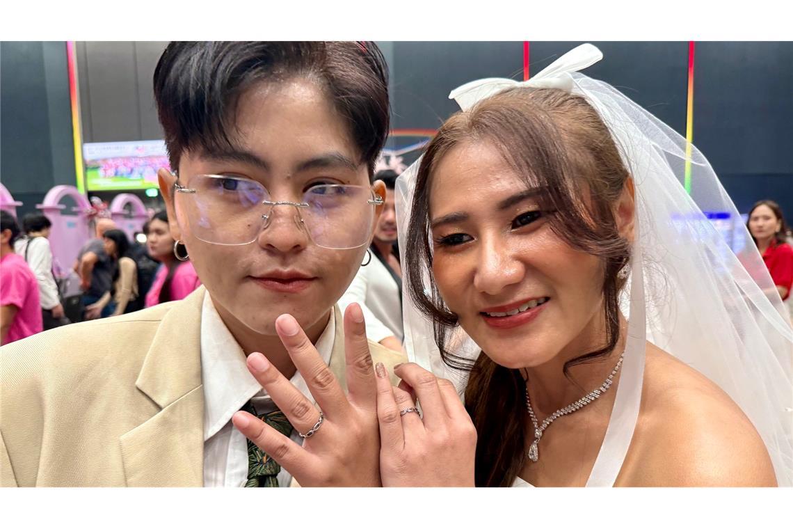 Queeres Liebesfest: Thailand feiert die "Ehe für alle" Dieses queere Paar hat 15 Jahre darauf gewartet, endlich heiraten zu dürfen.