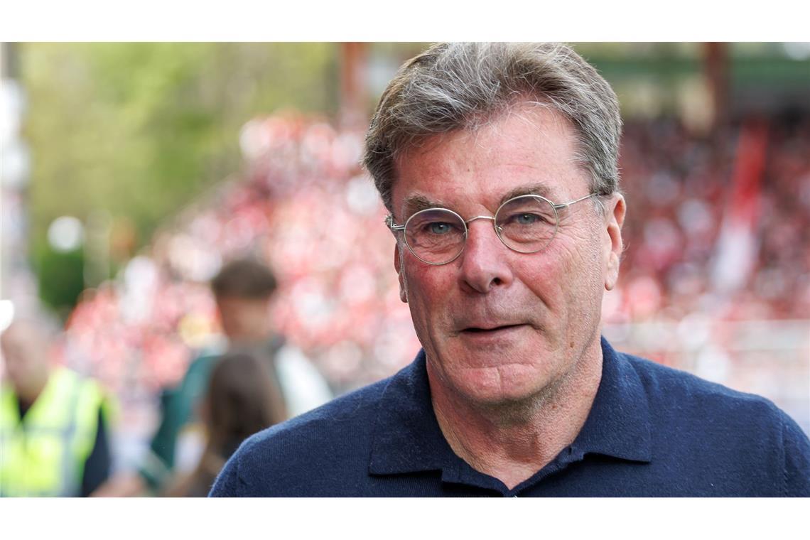 Dieter Hecking droht mit dem VfL Wolfsburg der Abstieg. (Archivbild)