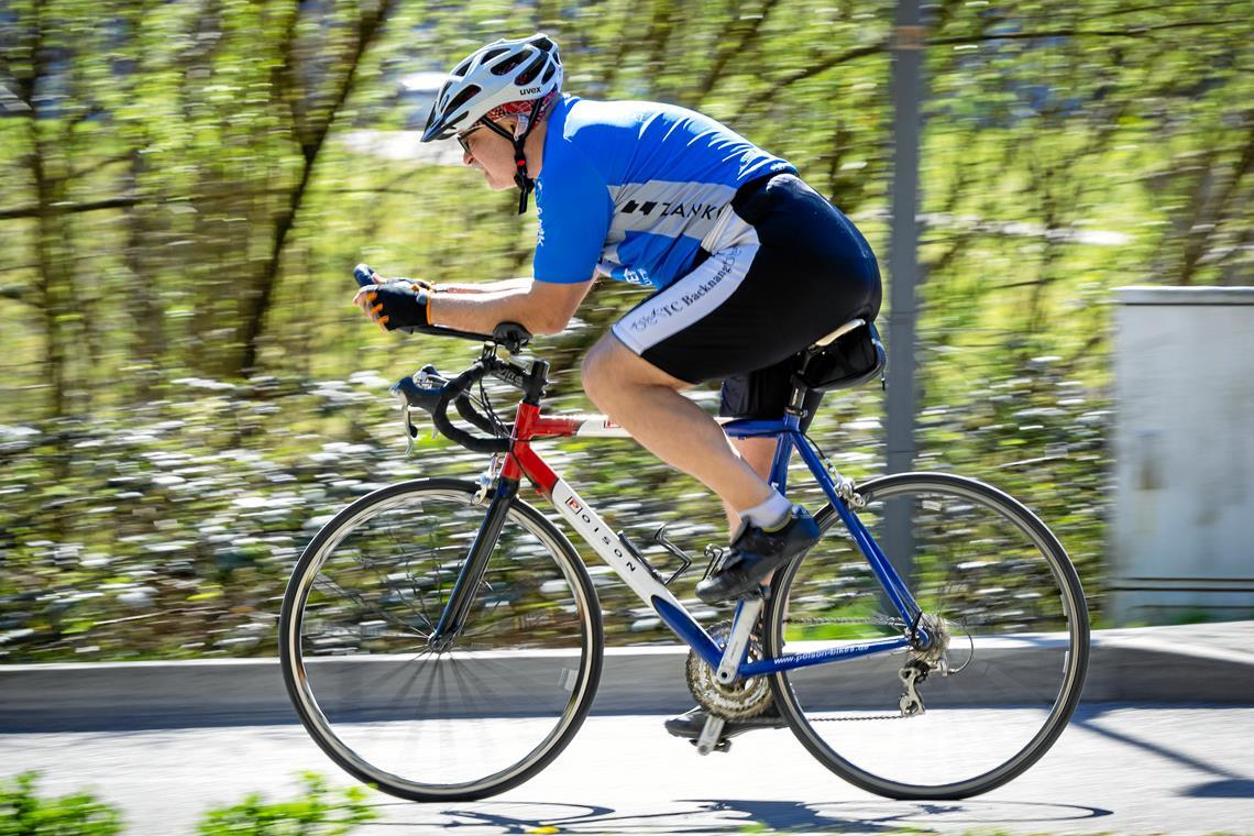 Dieter Müller wird am Sonntag beim Backnanger Citytriathlon für eine starke Platzierung ordentlich in die Pedale treten. Foto: Alexander Becher