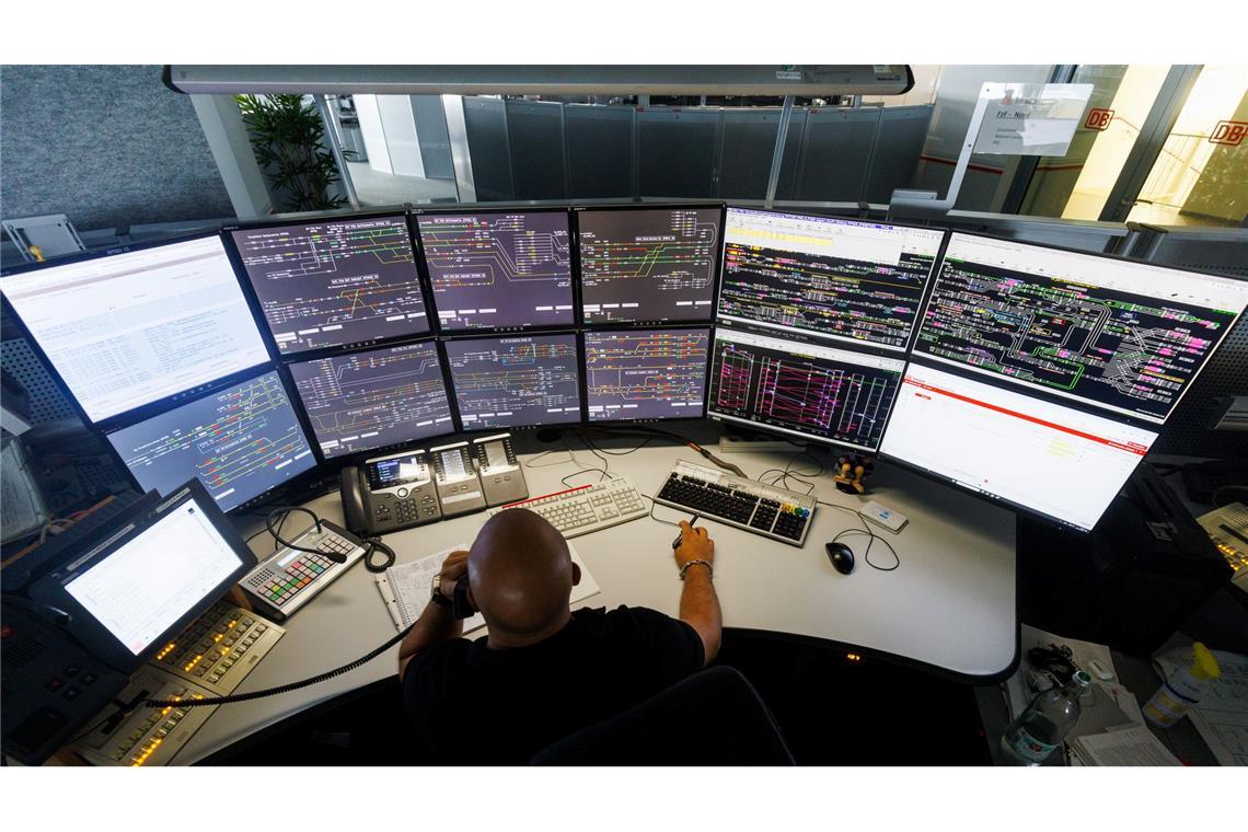 Wende für das Schienennetz? Erstmals nicht verschlechtert Digitale Stellwerke wurden unter anderem bei der Sanierung der Riedbahn zwischen Frankfurt und Mannheim eingebaut. (Archivbild)