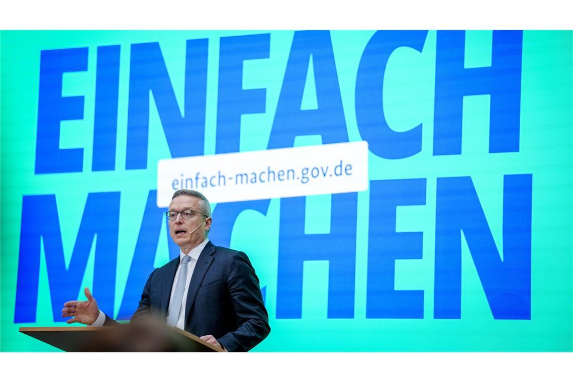 Digitalminister Karsten Wildberger (CDU) kritisiert, dass die Deutschen immer zuerst nach den Risiken fragen.