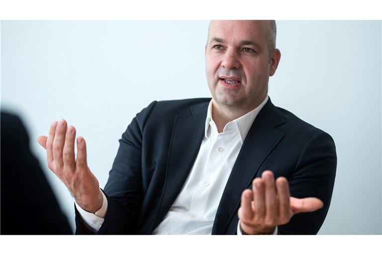 DIW-Präsident Marcel Fratzscher zieht mit einem Vorschlag für eine Rentner-Pflichtjahr Kritik auf sich. (Archivbild)