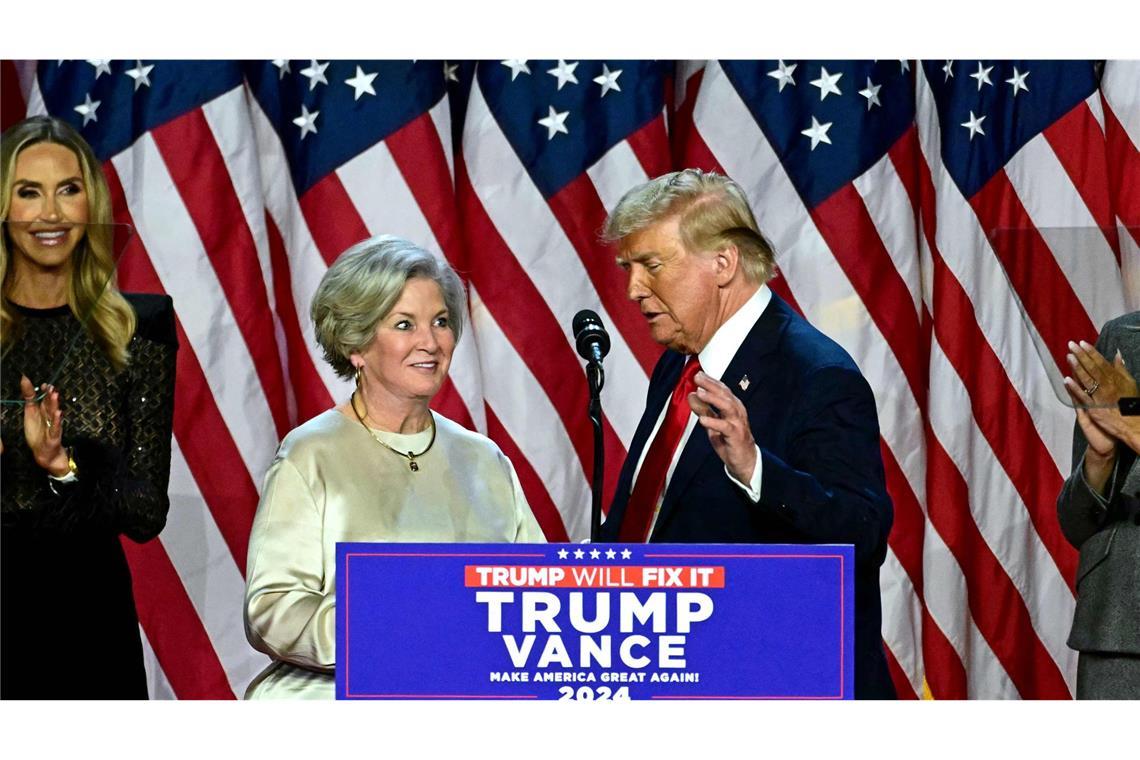 Und plötzlich sind auch Ivanka und Jared wieder da Donald Trump dankte seiner Kampagnenchefin Susie Wiles.