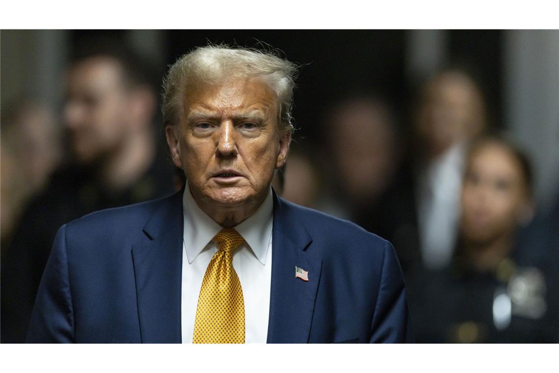 Donald-Trump-Motte: „Neopalpa donaldtrumpi“ ist eine Schmetterlingsart aus der Familie der Palpenmotten, die der kanadische Entomologe Vazrick Nazari entdeckte. Er benannte den Falter nach Donald Trump – wegen der Ähnlichkeit der Kopfbeschuppung mit der Frisur des US-Präsidenten.