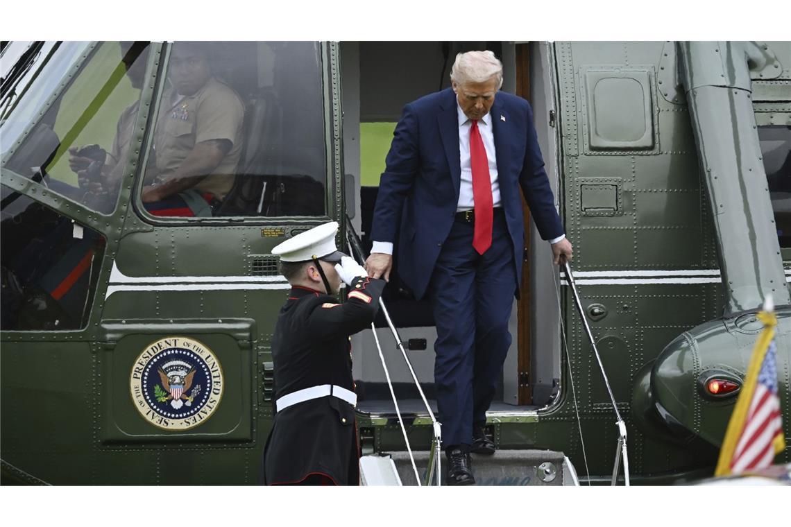 Donald Trump muss nach Hubschrauber-Panne umsteigen Donald Trump musste umsteigen.