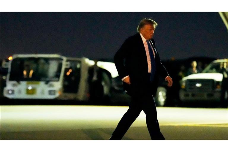 Donald Trump stößt seinen französischen Amtskollegen Macron mit einer Nachricht kurz nach der Abreise vom G7-Gipfel vor den Kopf.