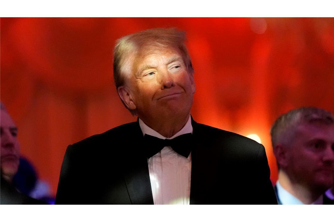 Trump feiert Gala mit Regierungskandidaten und Promis Donald Trump zelebrierte seinen Wahlsieg bei einer Gala.