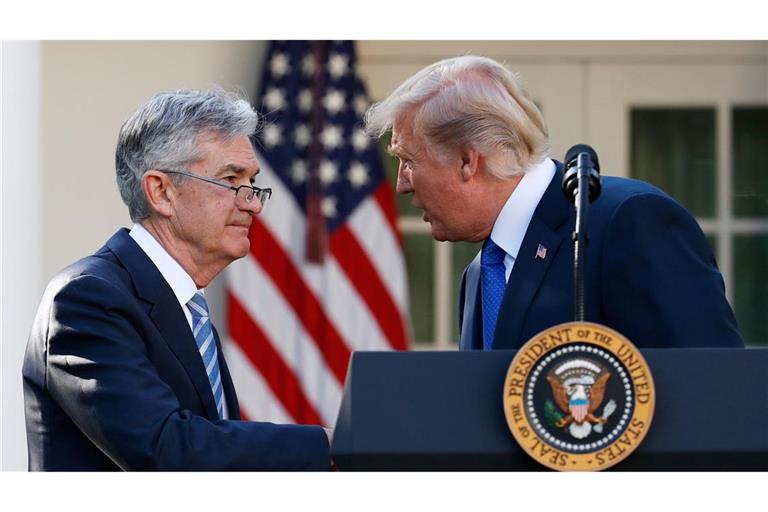 Donald Trunp (rechts) mit Jerome Powell