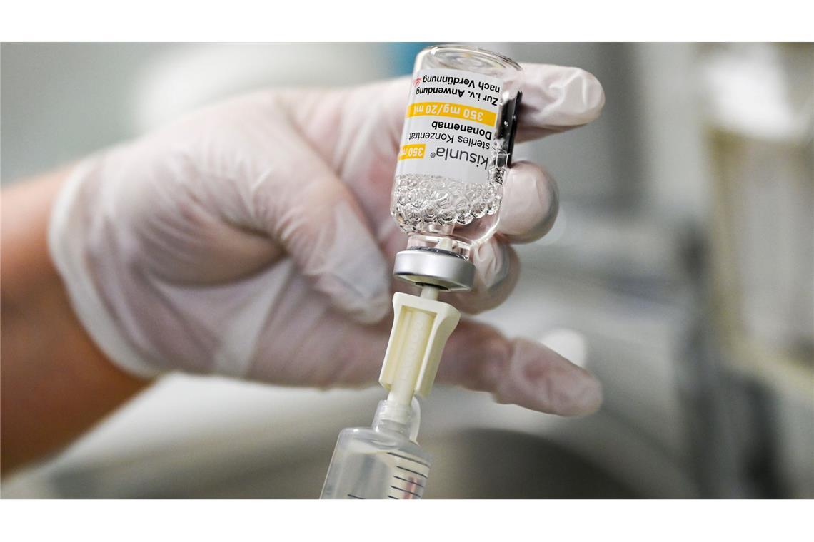 Donanemab ist der zweite in Deutschland auf den Markt gekommenen Alzheimer-Wirkstoff, der direkt auf das Amyloid-Protein zielt. (Archivbild)