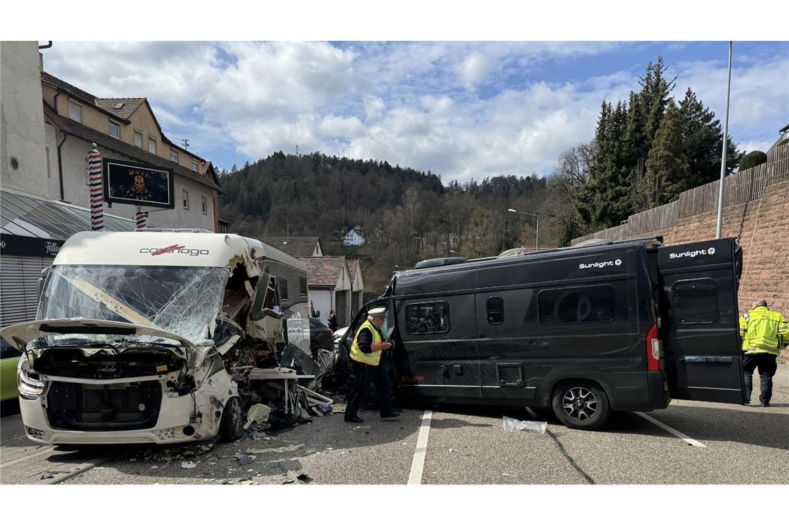 Dort kollidierte er mit dem Wohnmobil eines 82-Jährigen.