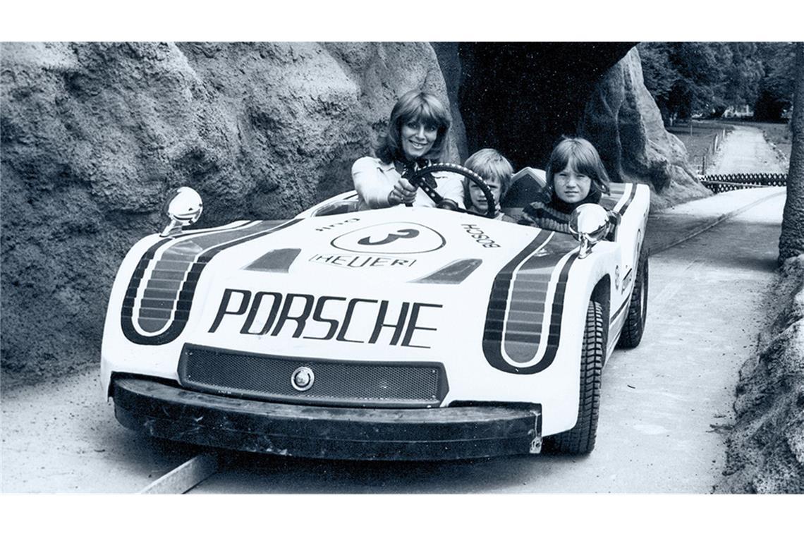 Deutschlands größter Freizeitpark baut neuen Themenbereich Dort konnte man unter anderem im Porsche auf die Strecke gehen.