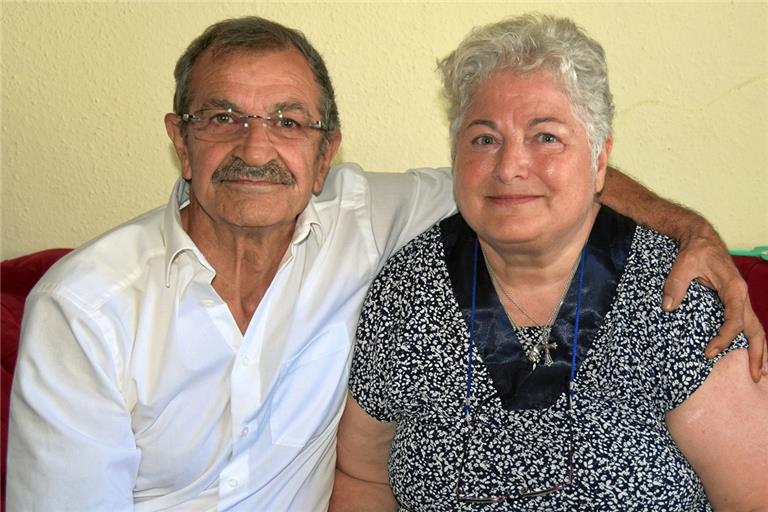 Dreh- und Angelpunkt für das Ehepaar ist die Familie. „Wir sind glücklich“, sagen die beiden, die vier Kinder und fünf Enkel haben. Foto: Elisabeth Klaper