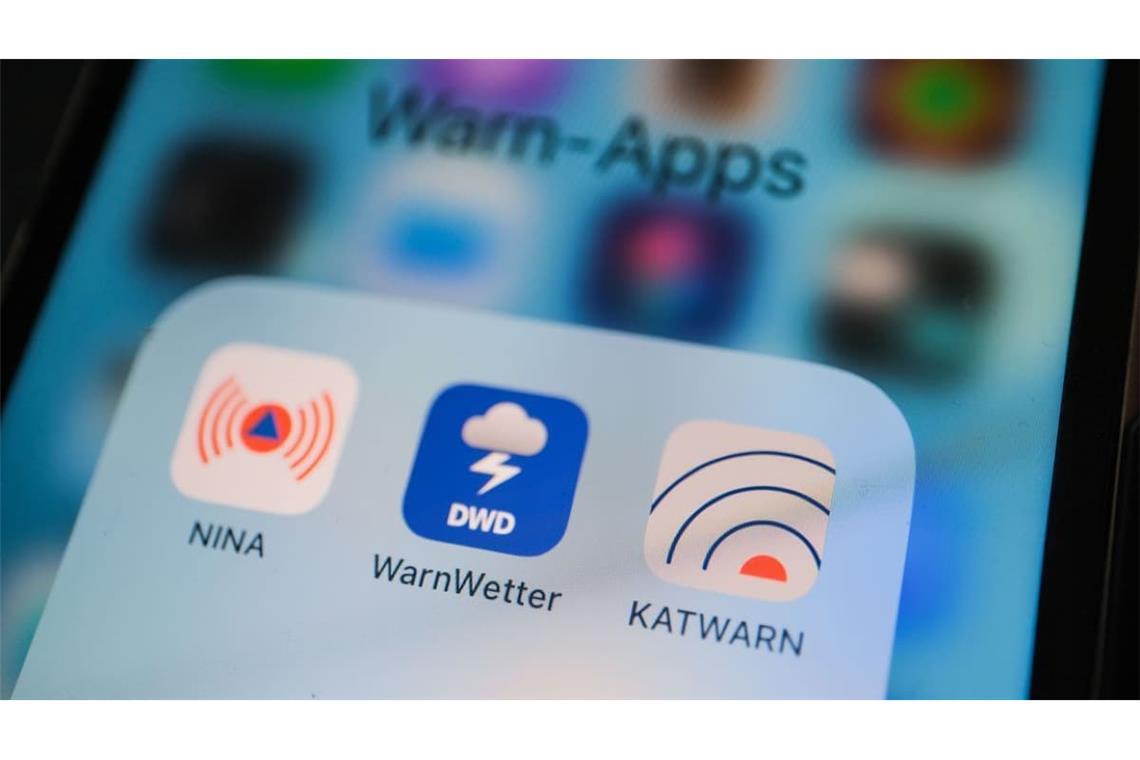 Drei Apps für mehr Wetter-Überblick: Mit NINA, WarnWetter oder Katwarn kann man ortsgenaue Unwetterwarnungen empfangen. 