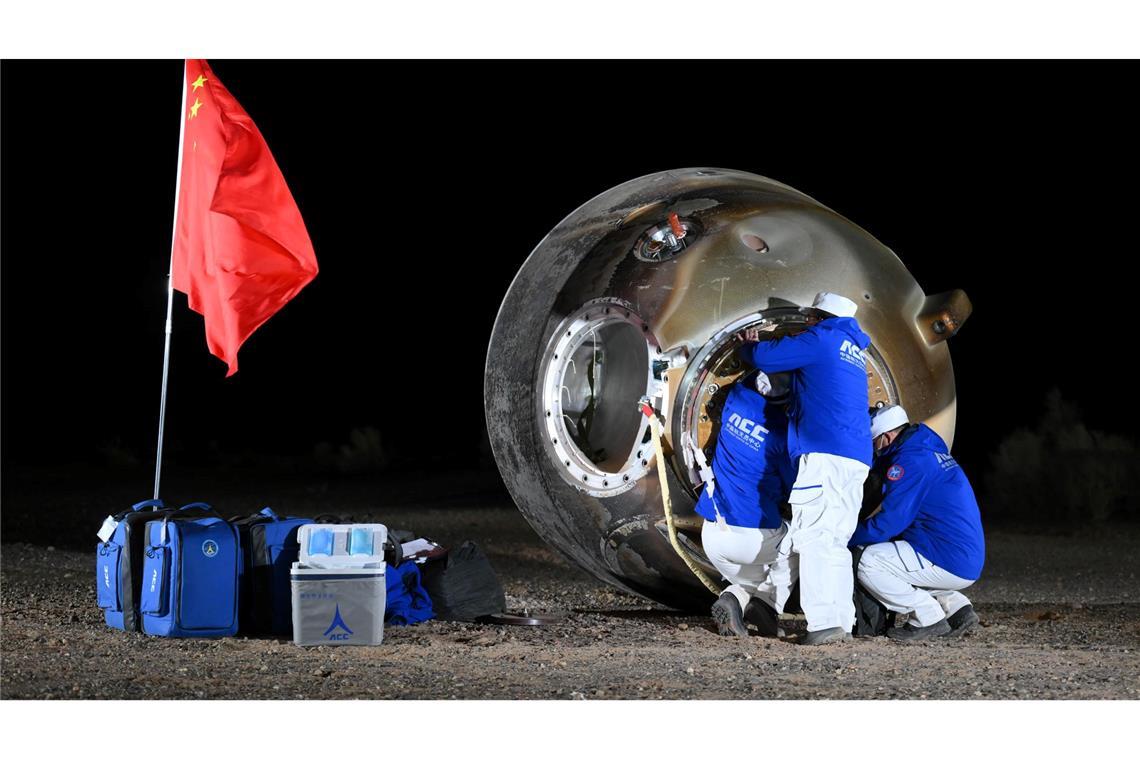 Bilder des Tages Drei chinesische Astronauten sind mit ihrer Mission Shenzhou-18 mit der bemannten Raumkapsel erfolgreich zur Erde zurückgekehrt.